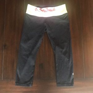 Lulu lemon black reversible leggings- crop 17”